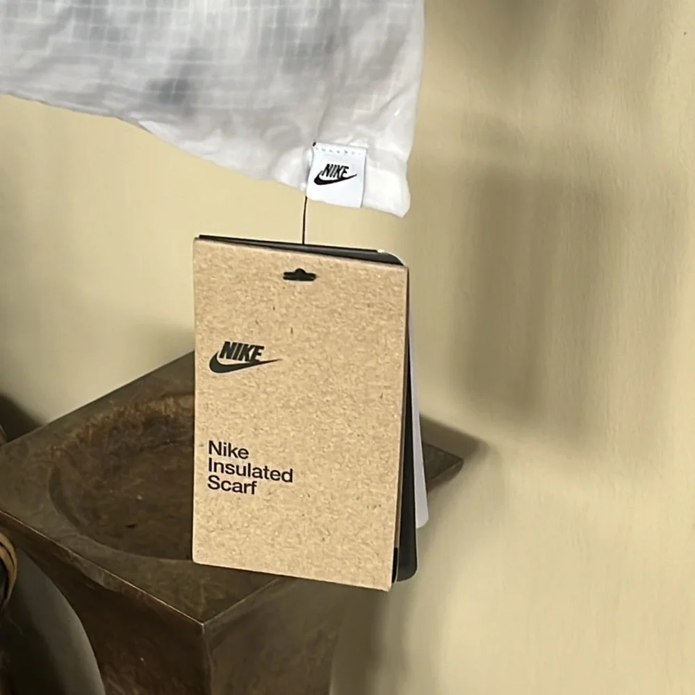 Brand New Nike Insulated Scarf Thermore Eco Down Fiber Thermal Gray White Marble